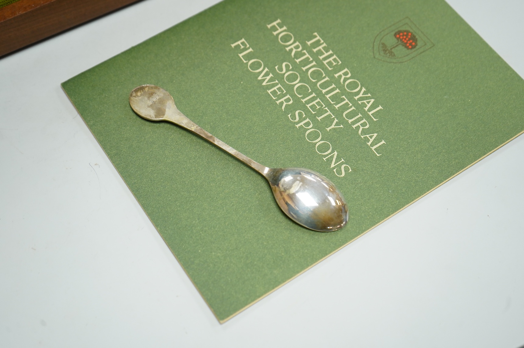 A cased set of twelve Elizabeth II parcel gilt silver Royal Horticultural Society spoons, by John Pinches, Sheffield, 1974.